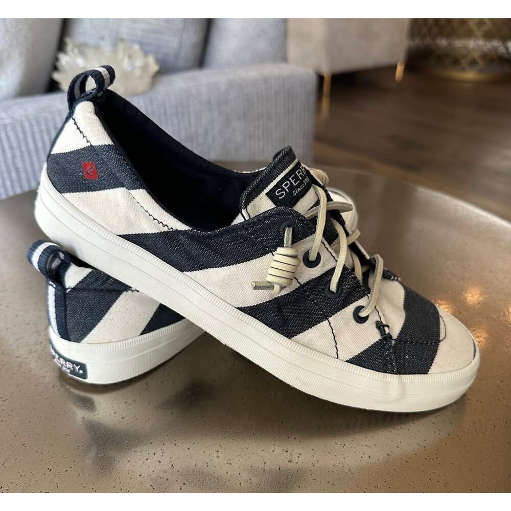 Crest Vive Sperry Canvas Sneaker